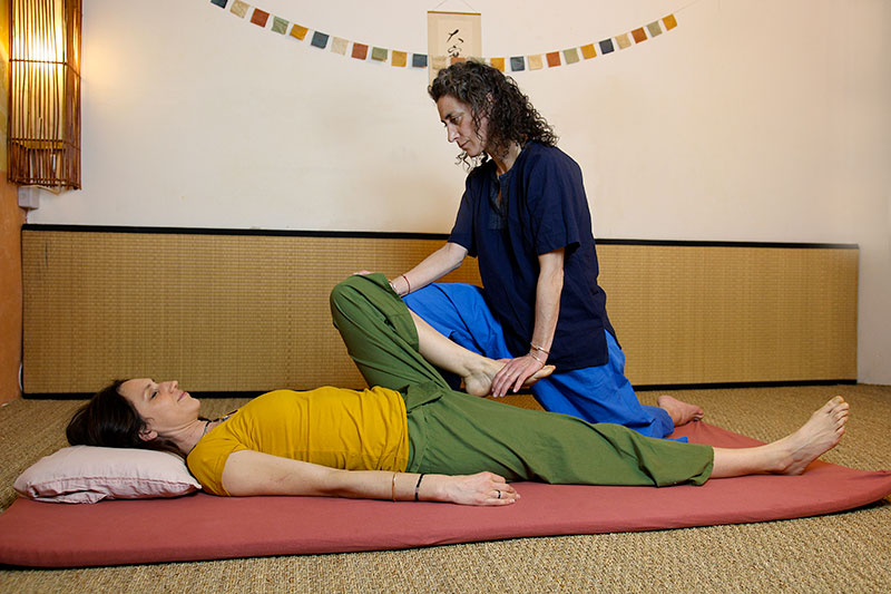 Massage thai traditionnel étirements